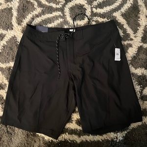 10” BLACK MENS BOARD SHORTS, size: large, from GAP